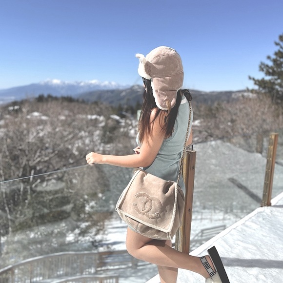 Chanel: Shearling Suede Sherpa CC Accordion Flap Chain Bag *RARE* - Picture 4 of 17